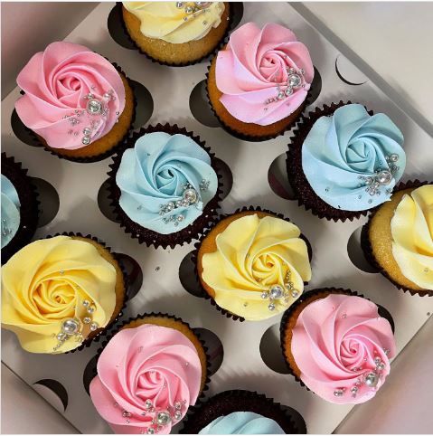 Coloured Icing Cupcakes with Bling! - Cupcake Sweeties